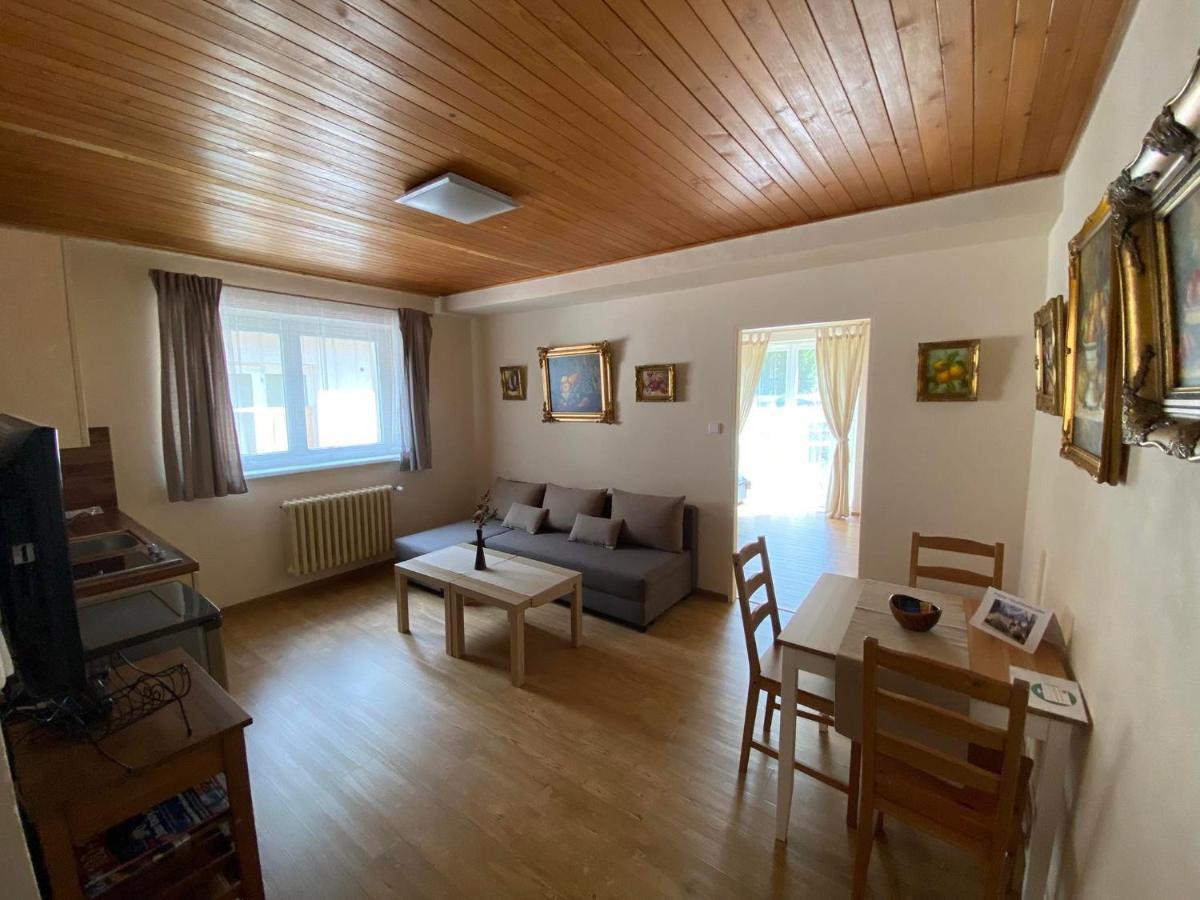 Hotel Zamecek Na Celadne Čeladná Екстериор снимка
